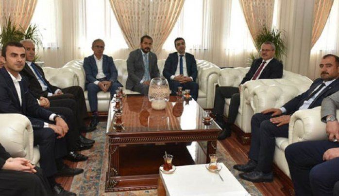AK Parti Merkez İlçe Yönetimi Vali Deniz’i ziyaret etti AK Parti Merkez İlçe Yönetimi Vali Deniz’i ziyaret etti