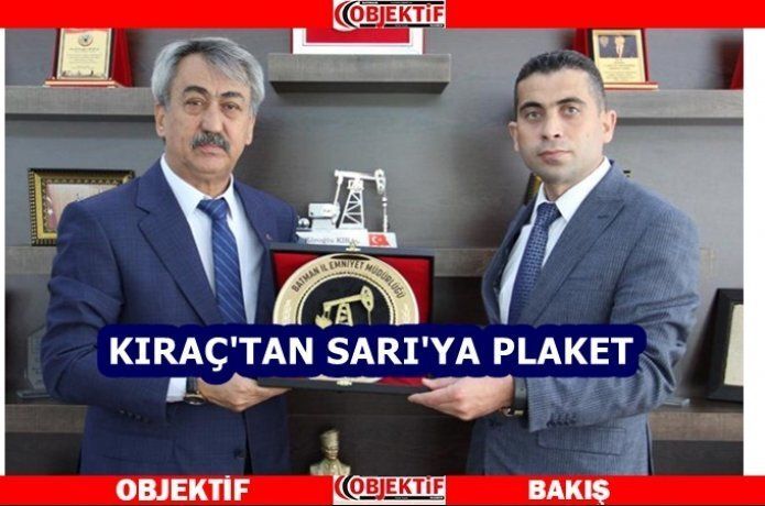 Müdür Kıraç’tan, Sarı’ya plaket
