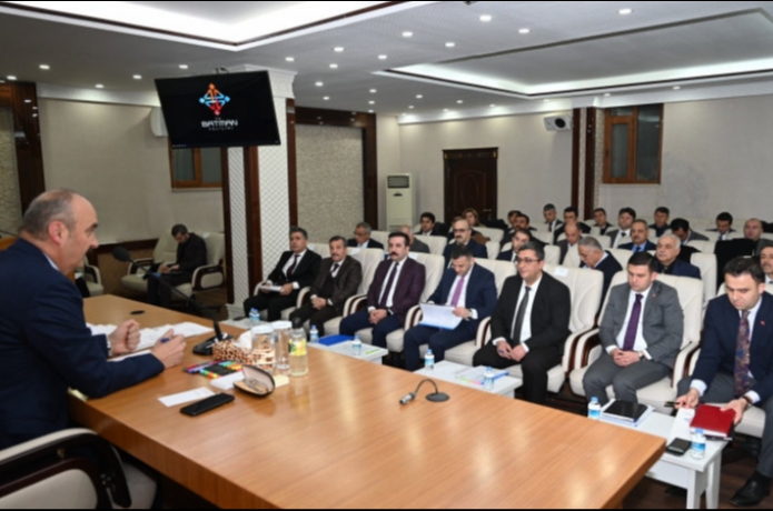 Vali Canalp, sabah 5'te toplantı yaptı