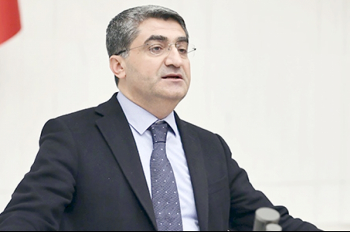 Ekmen “ailenin geleceği endişe verici”