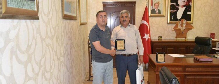 Boğulmak üzere olan çocukları kurtaran vatandaşa plaket
