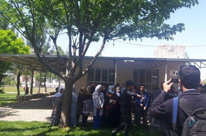 Yine cezaevi önü, yine gözaltı