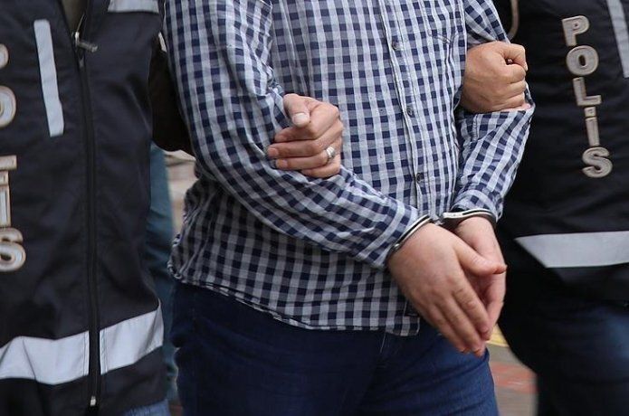 Araç lastiğine gizlenmiş bir kilo esrar ele geçirildi