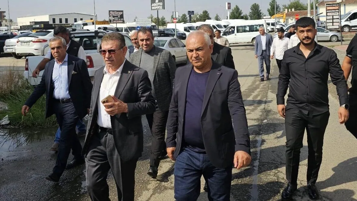 DEMİR VE BADEM’DEN OTO GALERİCİLERİNE ÇIKARMA